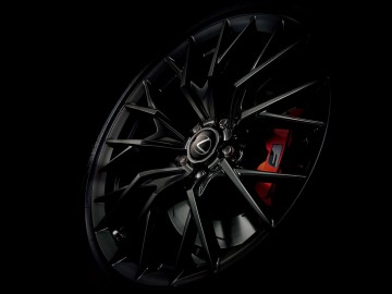 Lexus odświeża model GS F